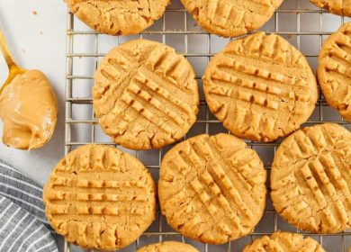 The BEST 5-Ingredient Peanut Butter Cookies Recipe