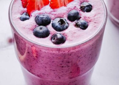 The Perfect Mixed Berry Smoothie